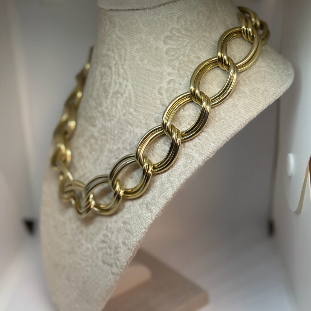 Elegant Gold Chain Necklace - Picture 2 of 3